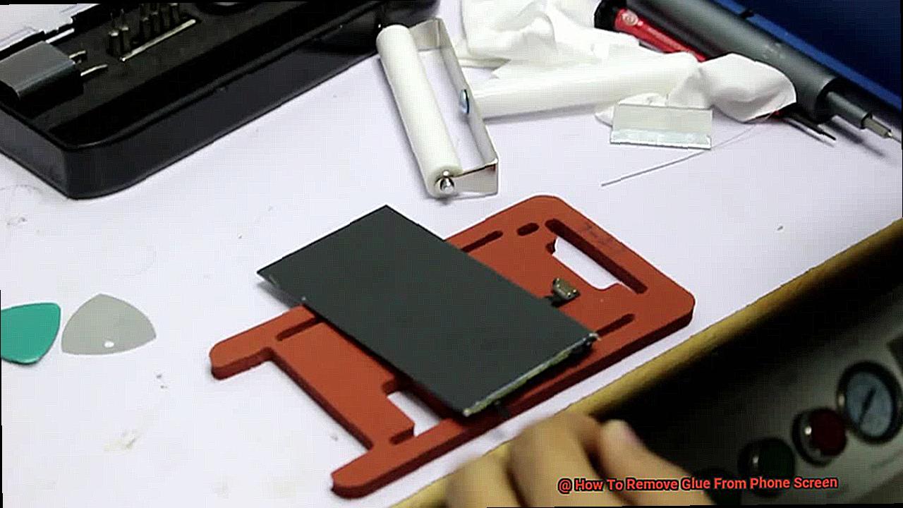 How To Remove Glue From Phone Screen-4