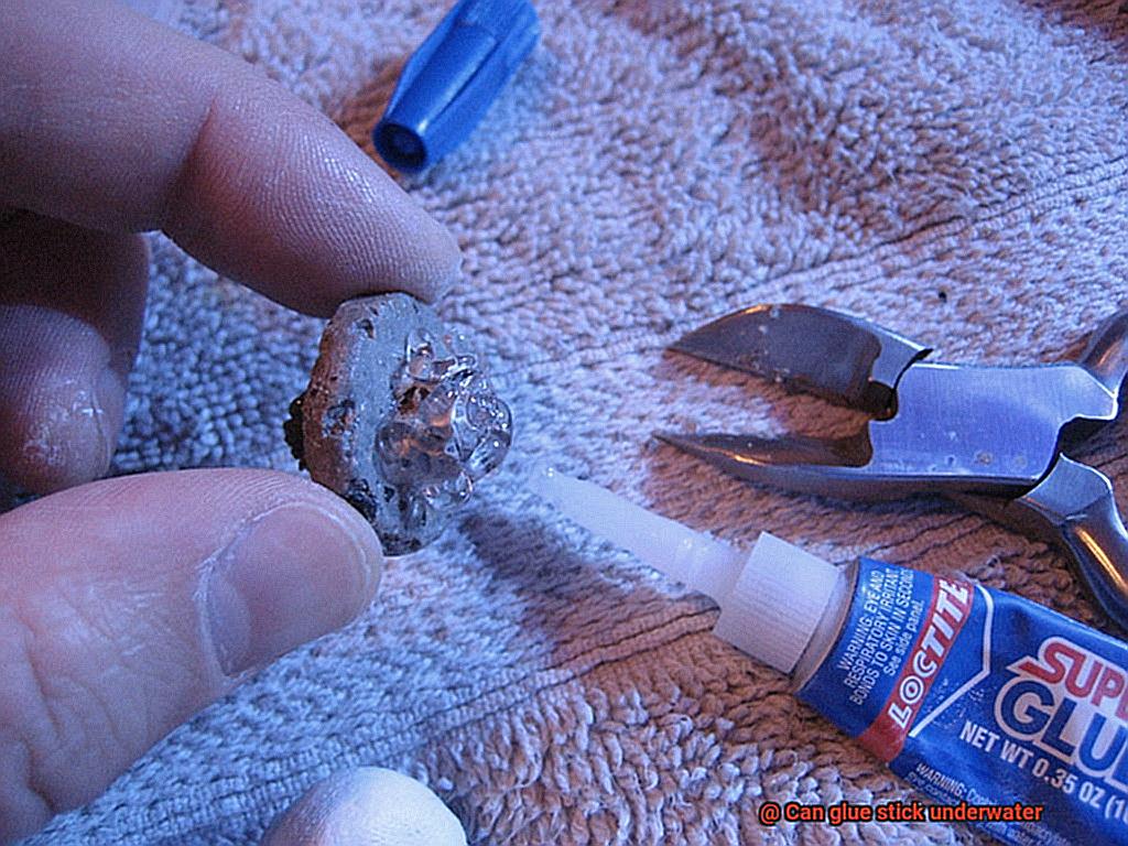 Can glue stick underwater-4