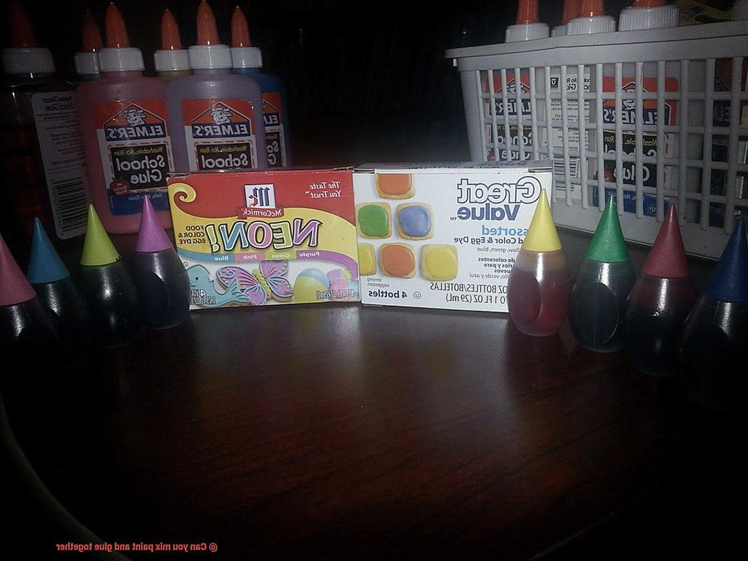 Can you mix paint and glue together? Glue Things