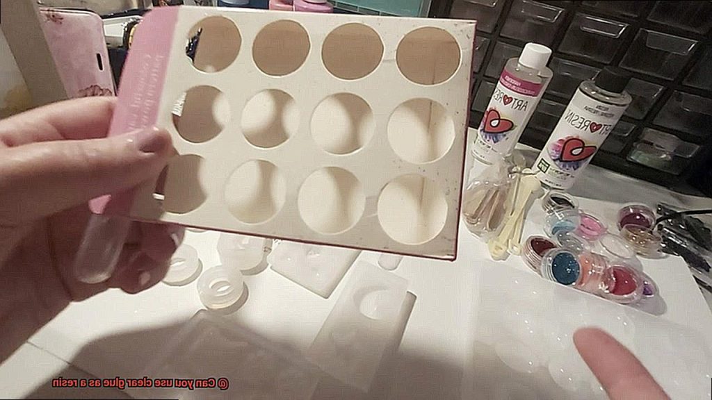 Can you use clear glue as a resin? Glue Things
