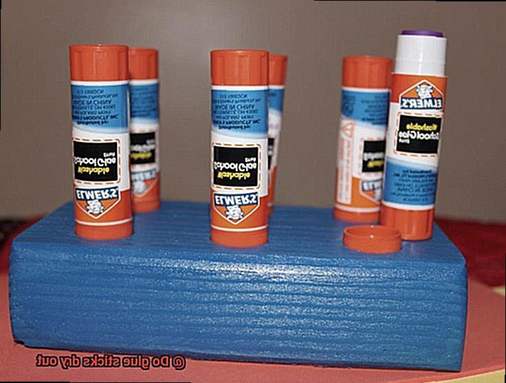 Do glue sticks dry out-4