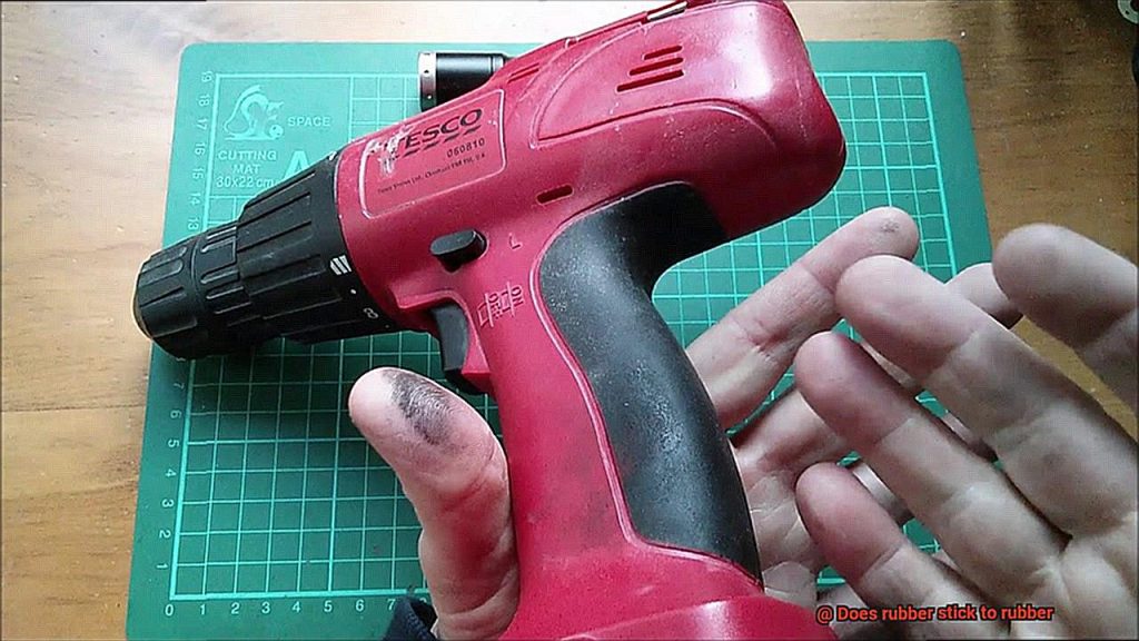 Does rubbing alcohol damage phone screen? Glue Things