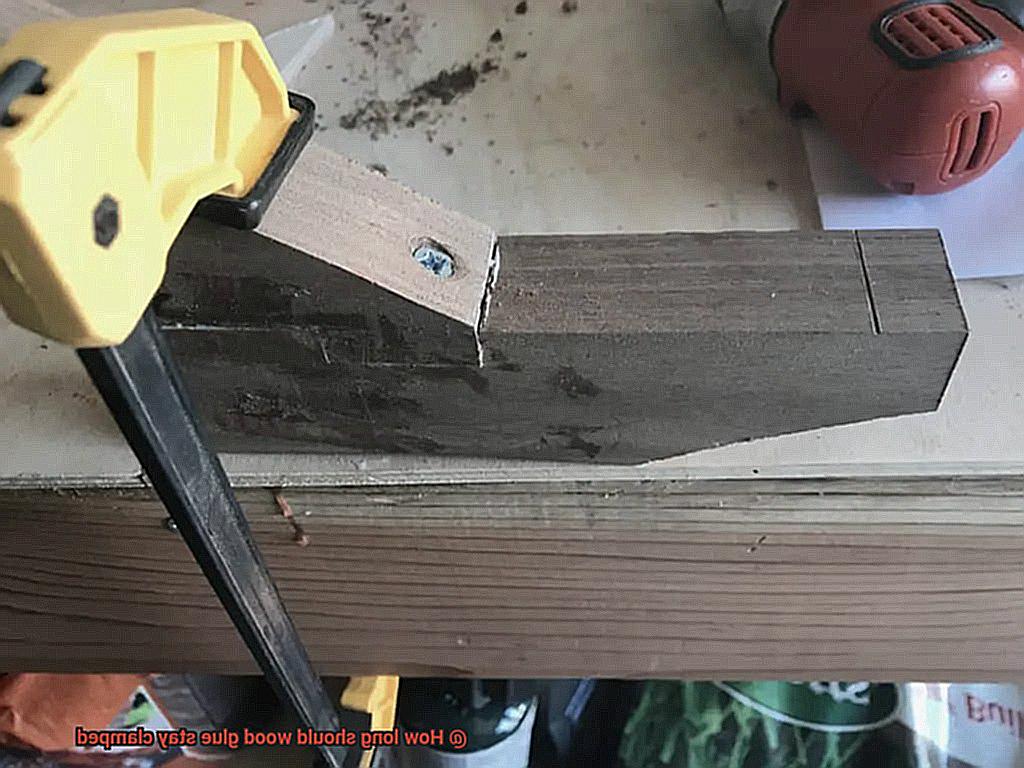 How long should wood glue stay clamped-3