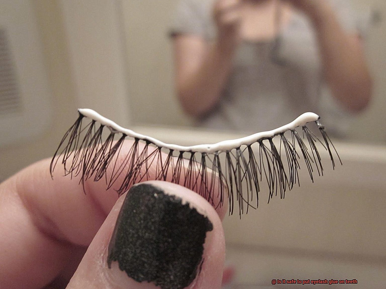 Is it safe to put eyelash glue on teeth? Glue Things